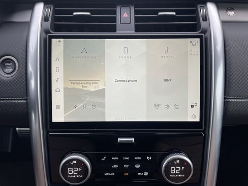 Certified 2024 Land Rover Discovery Dynamic SE image 19