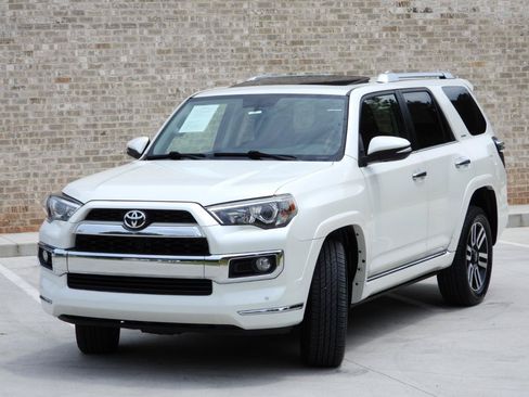 Used 2017 Toyota 4Runner Limited AWD/4WD image 19