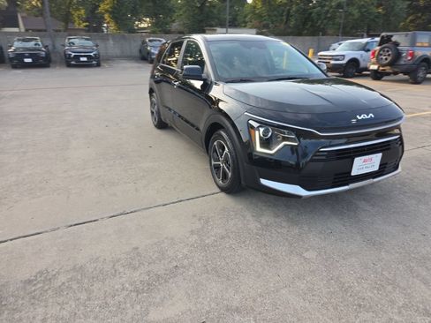 Used 2025 Kia Niro LX FWD image 6