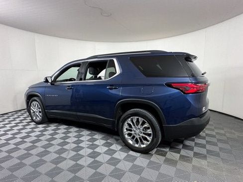 Used 2023 Chevrolet Traverse LT FWD image 3