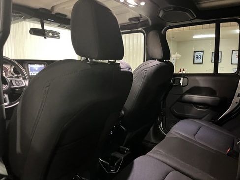 Used 2020 Jeep Wrangler Unlimited Sahara image 9