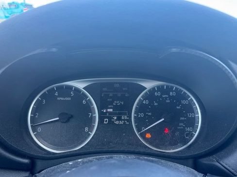Used 2021 Nissan Versa S FWD image 20