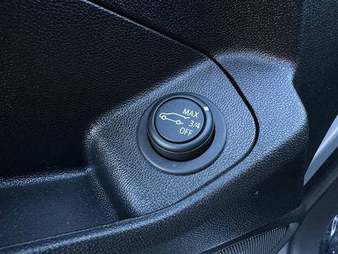 Used 2022 GMC Terrain SLT image 16