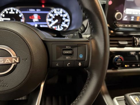 Used 2025 Nissan Pathfinder SV FWD image 20