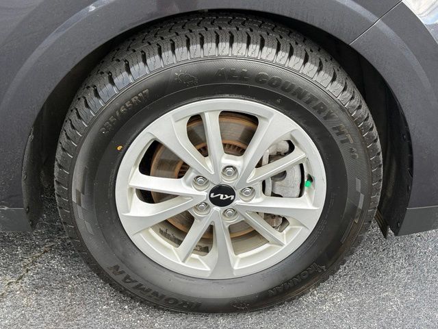 Used 2023 Kia Carnival LX FWD image 29