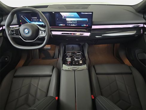 Used 2025 BMW i5 xDrive40 w/ Premium Package image 13