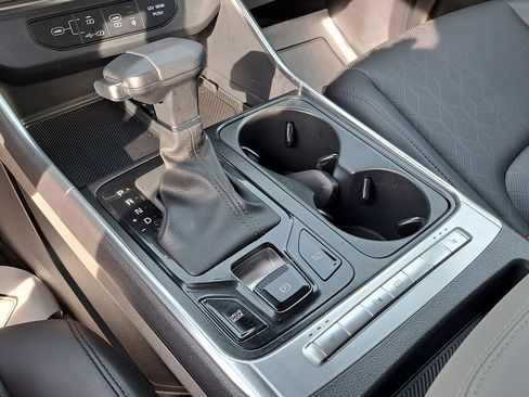 Used 2026 Kia Carnival EX image 18