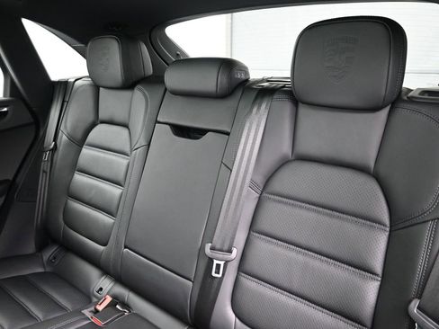 Certified 2026 Porsche Macan image 6