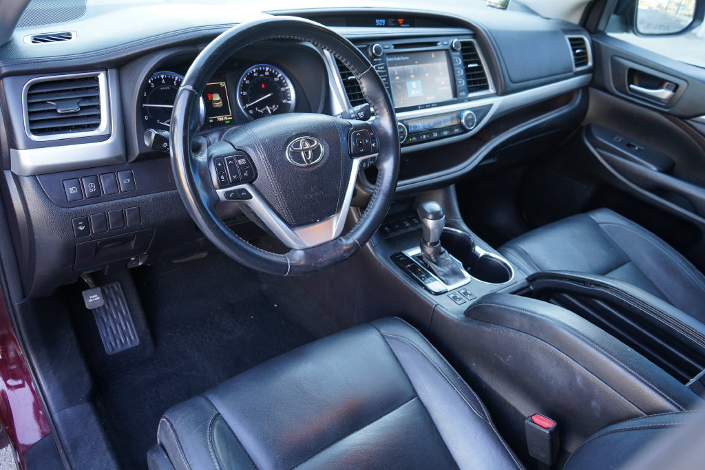 Used 2018 Toyota Highlander XLE AWD/4WD image 13
