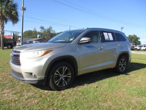 Used 2016 Toyota Highlander XLE image 7