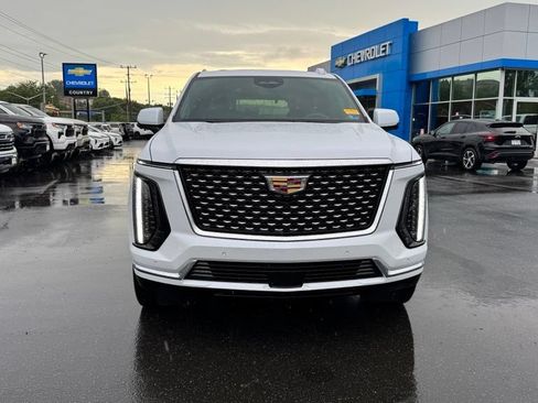 Used 2026 Cadillac Escalade Luxury w/ Touring Package AWD/4WD image 2