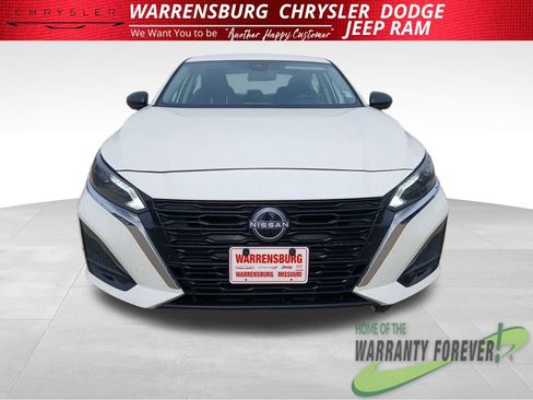 Used 2025 Nissan Altima 2.5 SV FWD image 10