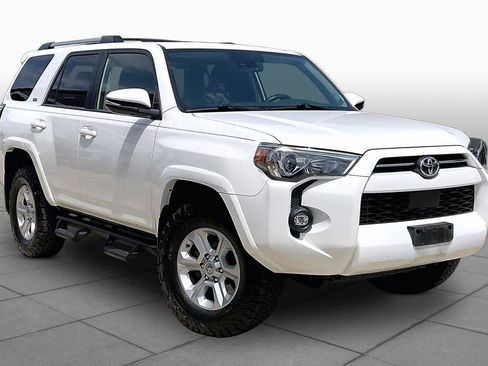 Used 2022 Toyota 4Runner SR5 Premium w/ Moonroof Package AWD/4WD image 3