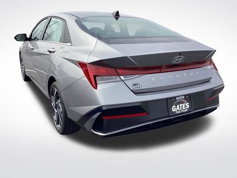 Used 2025 Hyundai Elantra SEL image 7