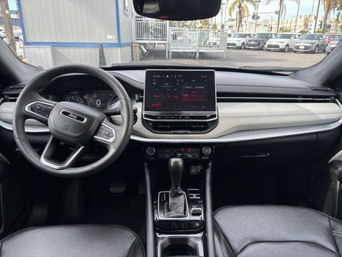 Used 2025 Jeep Compass Limited AWD/4WD image 34