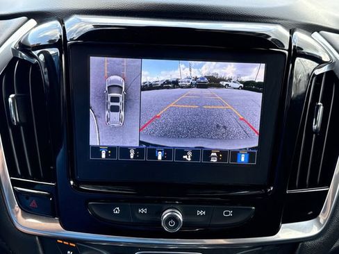 Used 2023 Chevrolet Traverse Premier image 20