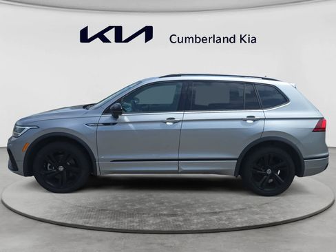 Used 2024 Volkswagen Tiguan SE R-Line AWD/4WD image 2