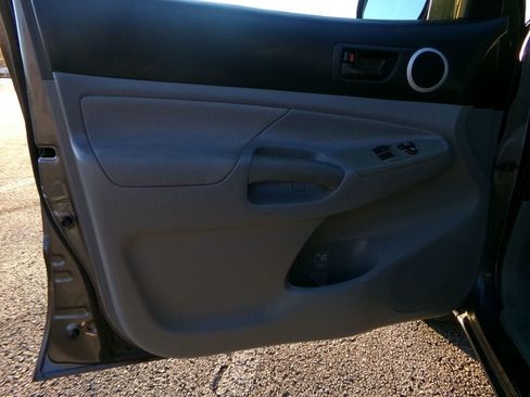 Used 2011 Toyota Tacoma 2WD Access Cab w/ Convenience Pkg image 11