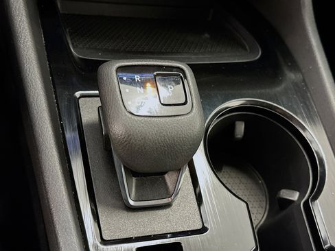 Used 2025 Nissan Rogue SV image 24