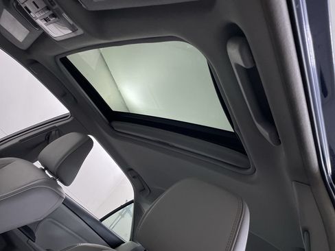 Used 2017 Toyota Camry XLE w/ Moonroof Package FWD image 20
