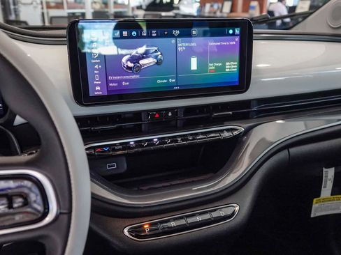 New 2025 FIAT 500 e image 13