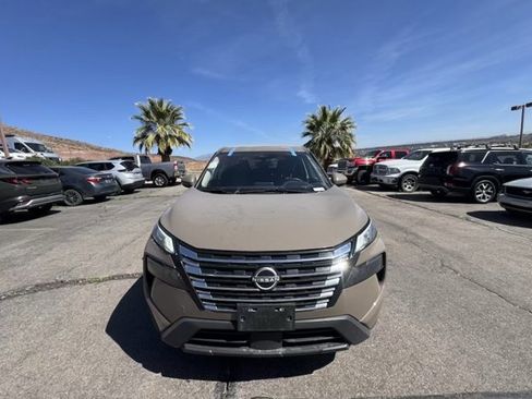 Used 2025 Nissan Rogue SV image 8