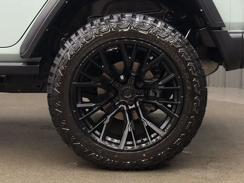 Used 2024 Jeep Wrangler Unlimited AWD/4WD image 12