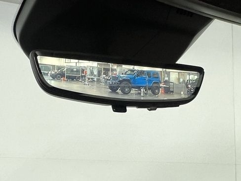 Used 2024 Cadillac Escalade Sport Platinum w/ LPO, ONYX Package image 17