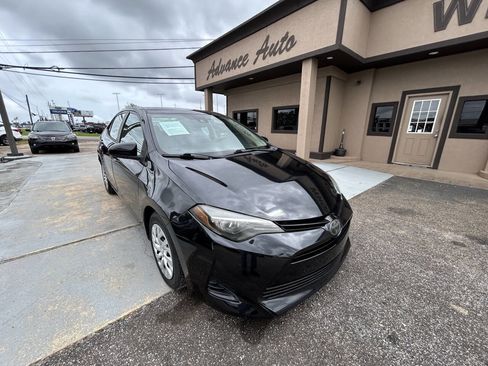 Used 2018 Toyota Corolla LE FWD image 7
