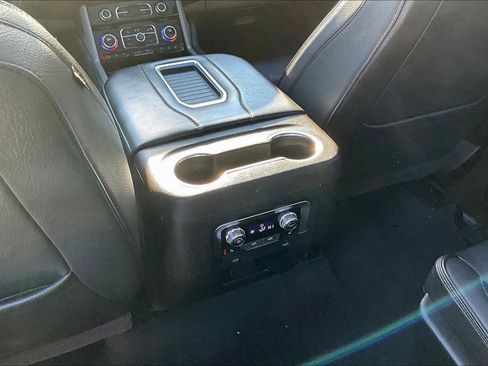 Used 2021 GMC Yukon Denali w/ Advanced Technology Package image 10