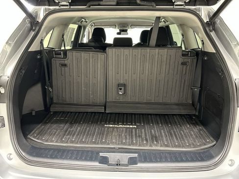 Used 2022 Toyota Highlander LE AWD/4WD image 22