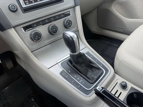 Used 2015 Volkswagen Golf SE FWD image 19