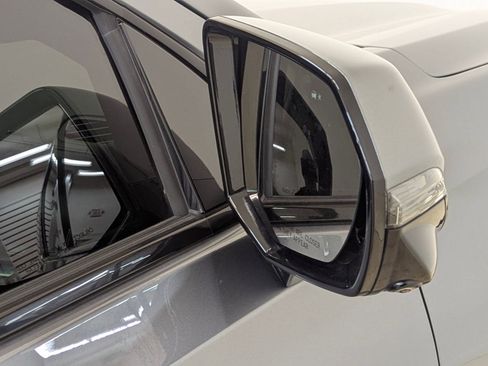 Used 2022 Chevrolet Suburban RST w/ Sport Performance Package image 19