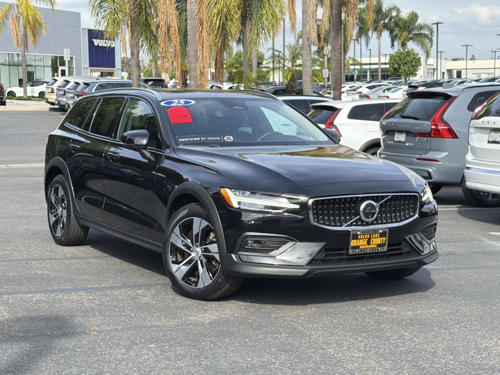 Certified 2025 Volvo V60 B5 Cross Country Plus AWD/4WD image 1