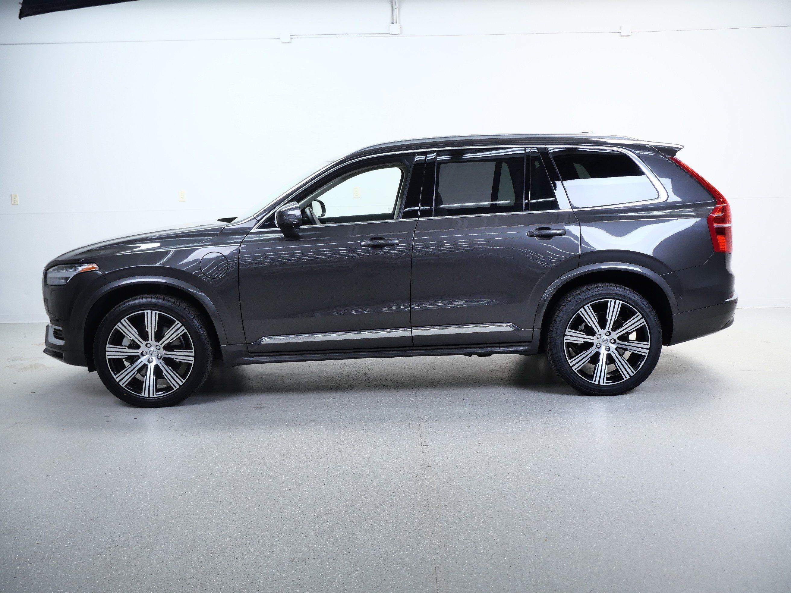 Used 2024 Volvo XC90 T8 Plus w/ Protection Package Premier AWD/4WD image 10