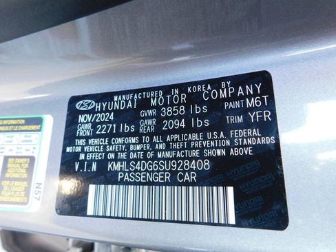 Used 2025 Hyundai Elantra SEL image 32