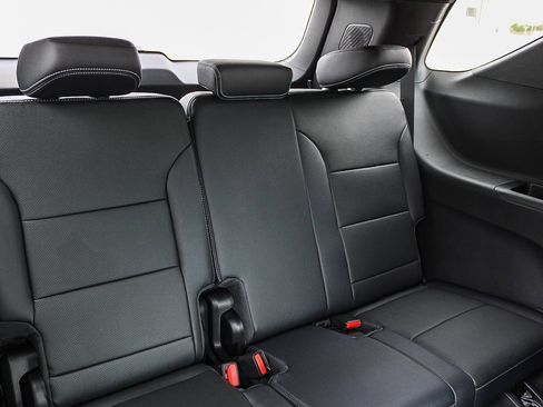 New 2026 Chevrolet Traverse LT w/ Driver Confidence Package AWD/4WD image 16