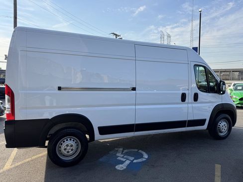 Used 2024 RAM ProMaster 2500 w/ Convenience Group FWD image 4