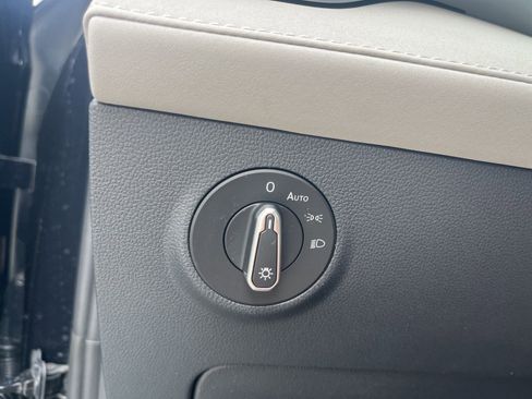 New 2026 Volkswagen Taos SE FWD image 8