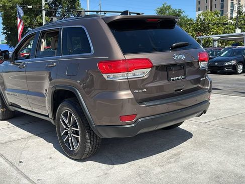 Used 2019 Jeep Grand Cherokee Laredo w/ 18" Wheel & 8.4" Radio Group AWD/4WD image 12