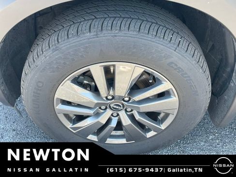 Used 2025 Nissan Pathfinder SV w/ SV Premium Package AWD/4WD image 9