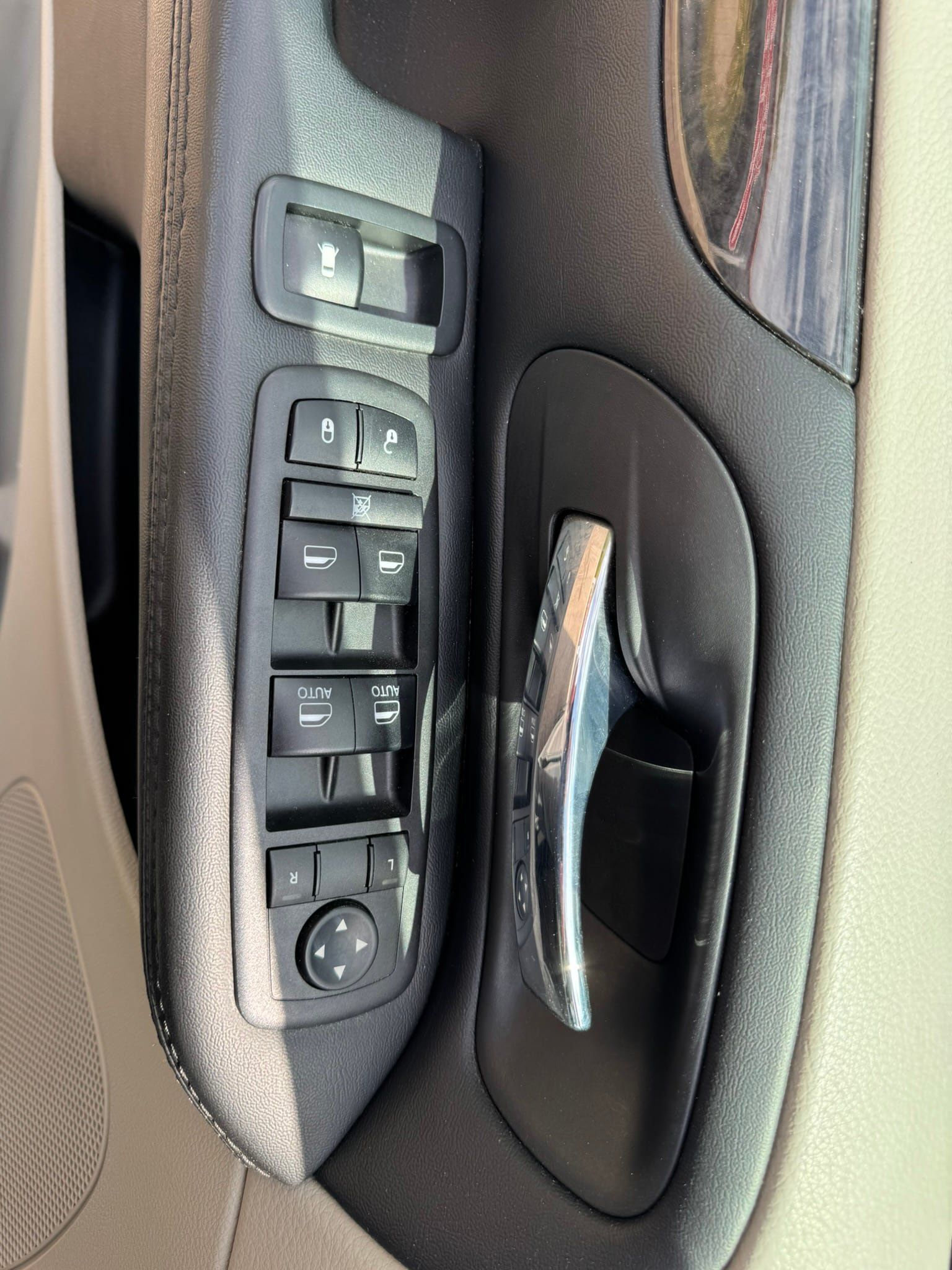 Used 2018 Dodge Grand Caravan SE w/ UConnect Hands-Free Group FWD image 22