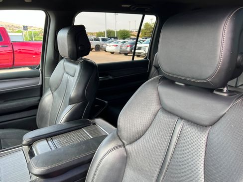 Used 2024 Jeep Wagoneer L Series II w/ Flexible Seating Group AWD/4WD image 17