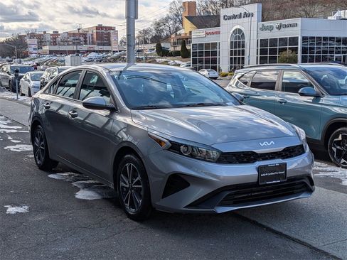 Certified 2022 Kia Forte LXS image 4
