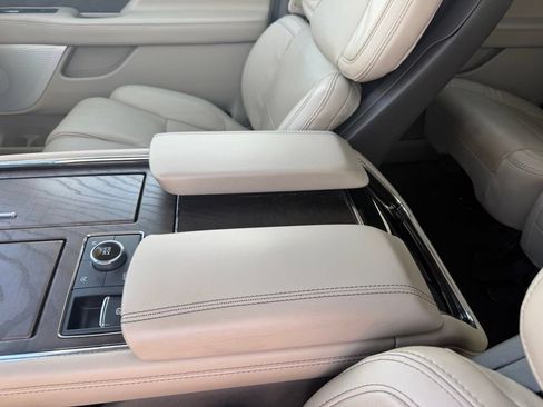 Used 2022 Lincoln Navigator L Reserve RWD image 32