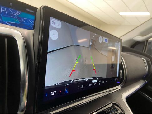 Used 2025 Ford Expedition Platinum image 36