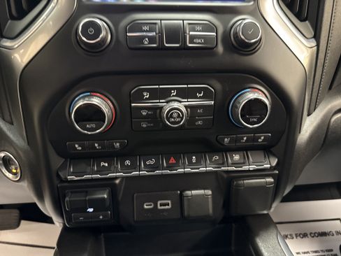 Used 2021 Chevrolet Silverado 1500 LTZ AWD/4WD image 29