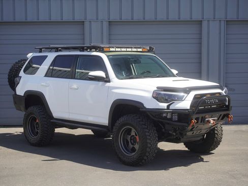 Used 2018 Toyota 4Runner TRD Off-Road Premium AWD/4WD image 8