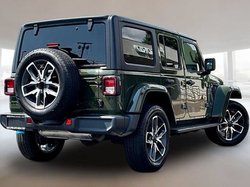 Used 2024 Jeep Wrangler Unlimited w/ Convenience Group AWD/4WD image 6