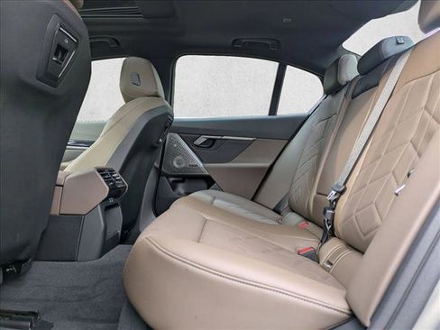 Used 2026 BMW i5 eDrive40 image 17